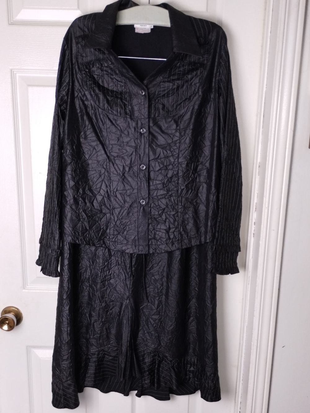 Black Crinkle Two Piece Skirt Set Textured Long Sleeve Button Up Midi Skirt.Med